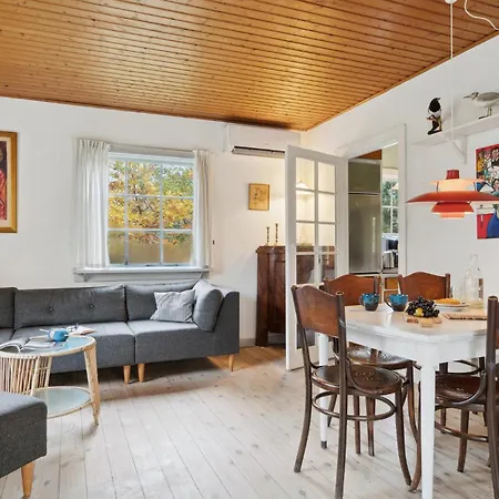 2 Bedroom Lovely In جيليليه