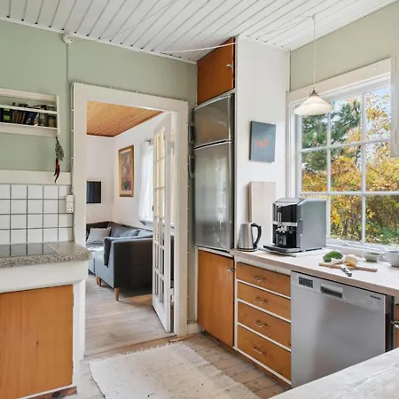 2 Bedroom Lovely In 펜션 길렐라이에