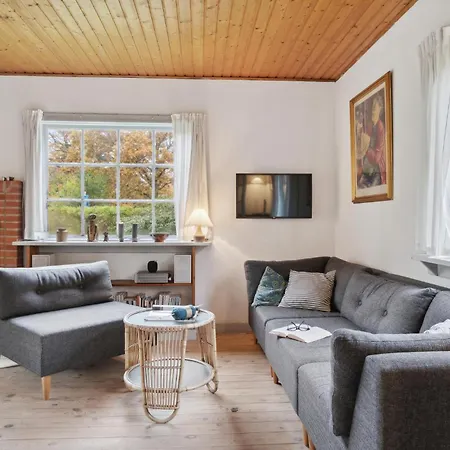 2 Bedroom Lovely In 펜션 길렐라이에
