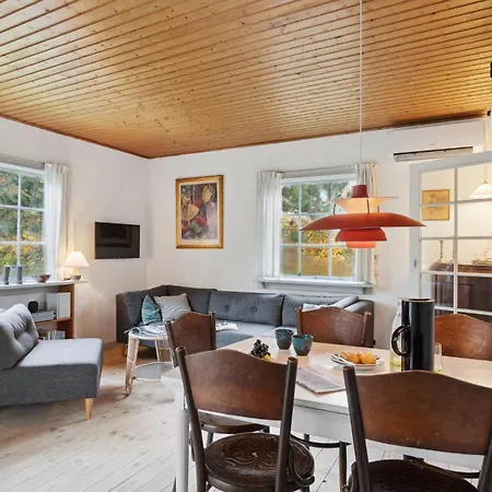 2 Bedroom Lovely In * 길렐라이에